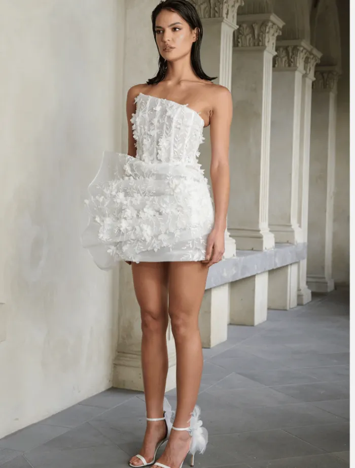 azaria_dress__white_3.webp Eliya The Label Azaria Dress - White< Mini Dresses | Midi Dresses