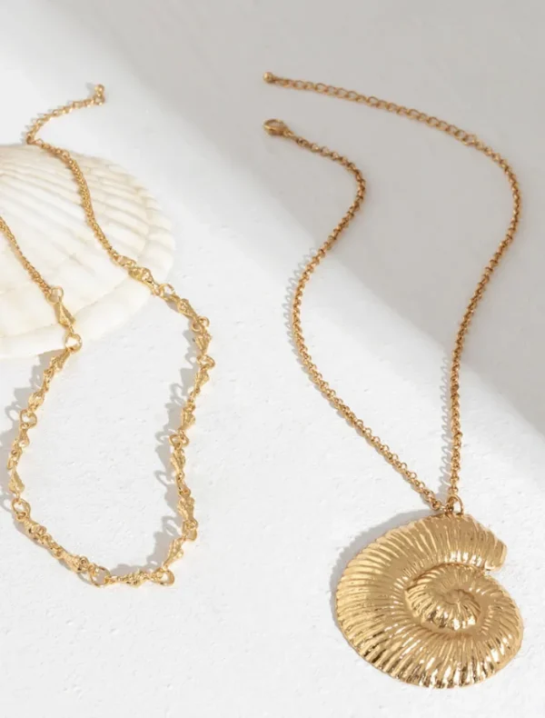 Insurge Clothing Cavelli Shell Necklace - Gold< Necklaces