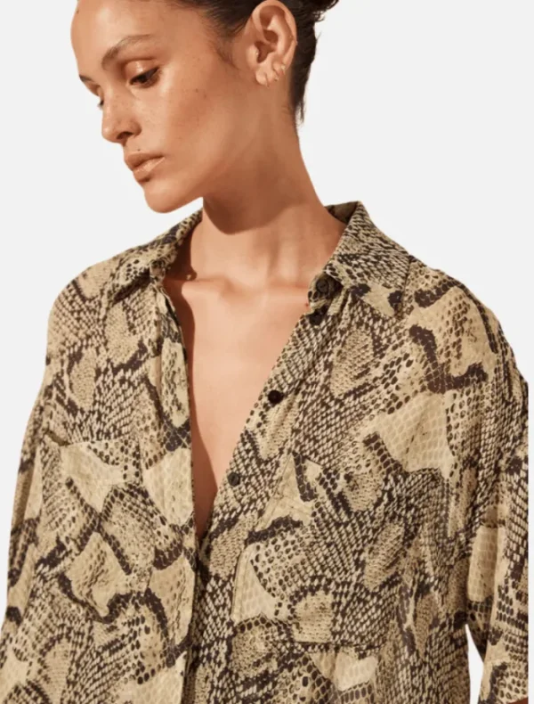 Shona Joy Hadiya Side Split Short Sleeve Shirt - Almond/Multi< Shorts | Shirts