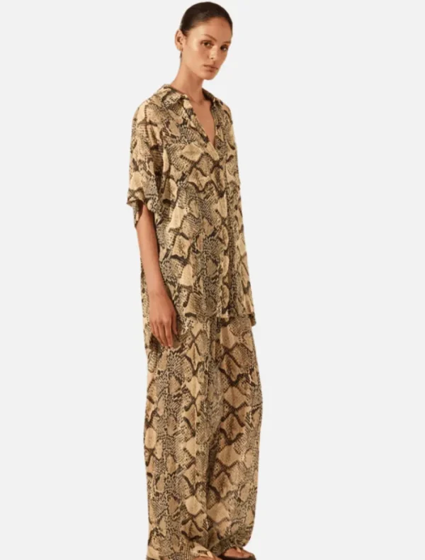 Shona Joy Hadiya Side Split Short Sleeve Shirt - Almond/Multi< Shorts | Shirts