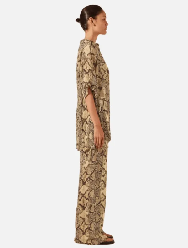 Shona Joy Hadiya Side Split Short Sleeve Shirt - Almond/Multi< Shorts | Shirts