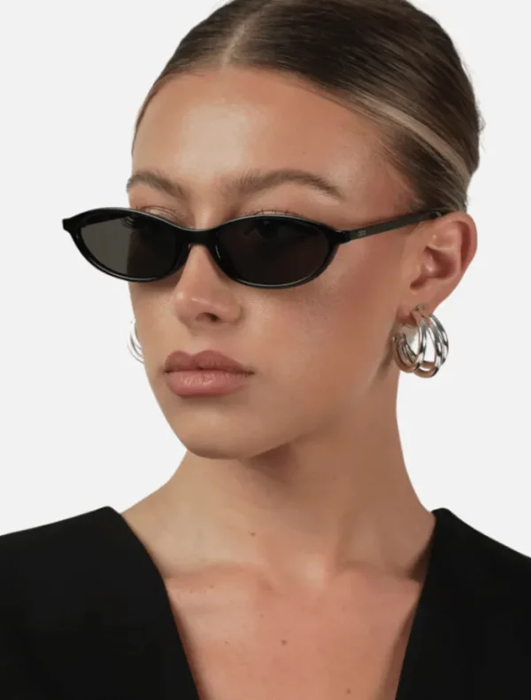 Otra Hazel - Black/ Smoke< Sunglasses | Uv Protection