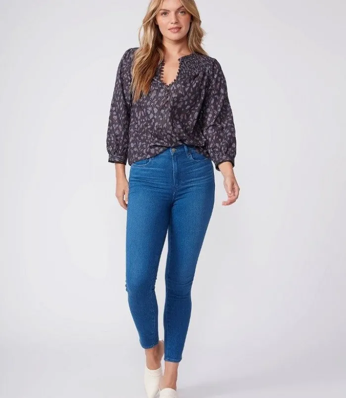 margot_ankle__amia_2.webp PAIGE Margot Ankle - Amia< Denim