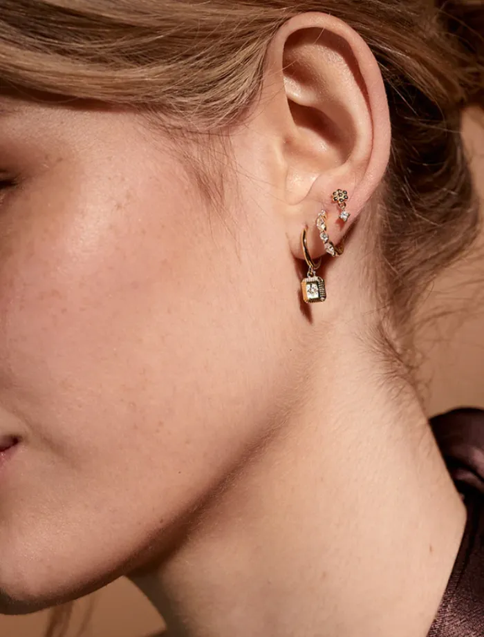tara_sleepers__crystal_1.webp Jolie and Deen Tara Sleepers - Crystal< Earrings