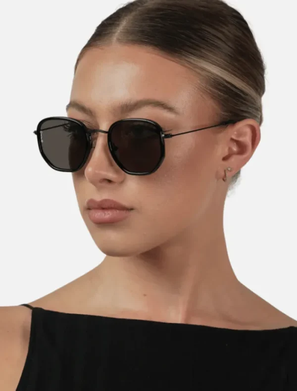 Otra Tate - Black/ Smoke< Sunglasses | Uv Protection