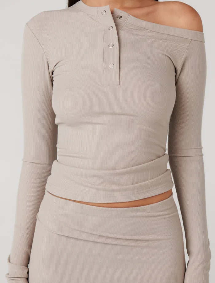 zinnia_top__mushroom_3.webp Bayse Zinnia Top - Mushroom< Long Sleeve Dresses | Casual Dresses
